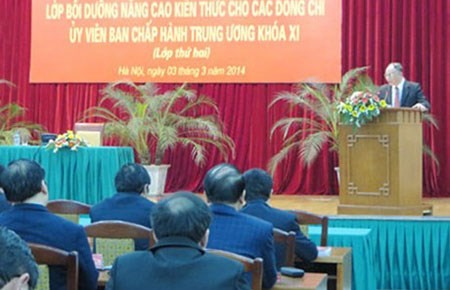 Tổng bí thư Nguyễn Phú Trọng dự lễ bế giảng Lớp bồi dưỡng kiến thức cho các Ủy viên BCH TƯ khóa XI - ảnh 1